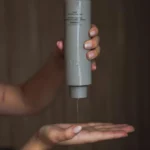شامبو منظف ومنقي للشعر او الفروة من كلارا - 300 مل